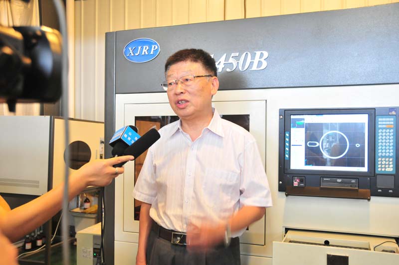 �oƽ����ɽ�|�P�ČW(xu��)Ժ�C(j��)е�W(xu��)ԺԺ�L(zh��ng)�挍(sh��)Ӗ(x��n)�������Ρ��oƽ�½��ڲ��Hȫ����Ͷ�뵽���кͽ̸�֮��ȥ��������߀����(d��ng)�Г�(d��n)���n�΄�(w��)����ƽ���n�r(sh��)�_(d��)260�W(xu��)�r(sh��)���W(xu��)���u(p��ng)�r(ji��)�o�ώ����n�r(sh��)�f�����o�ώ����n֪�R(sh��)��V���̷��`������Փ(li��n)ϵ��(sh��)�H��ע�،W(xu��)���I(y��)�������I(y��)�������B(y��ng)���҂���Ը ������ͬ�W(xu��)���������oԺ�L(zh��ng)���H��һλ�W(xu��)�R(sh��)�Y���Ď������������Լҵ��L(zh��ng)݅һ�ӿ��H�ɾ���