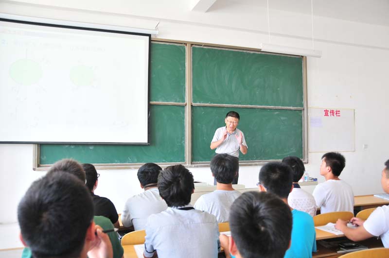 �o�ώ����ÌW(xu��)������(x��)�r(sh��)�g���������˽�W(xu��)���ČW(xu��)��(x��)��r�������ǽoͬ�W(xu��)����B���I(y��)�l(f��)չǰ���͌��I(y��)���°l(f��)չ��(d��ng)�B(t��i)���S��͌W(xu��)������ľ͘I(y��)���}�M(j��n)���˼�(x��)�µĽ����ͨ�^�@�N����(d��ng)�������o�ώ���(du��)ͬ�W(xu��)�����˸�������˽⣬������ҽ�Q�ˌW(xu��)��(x��)�����еČ�(sh��)�H���}��