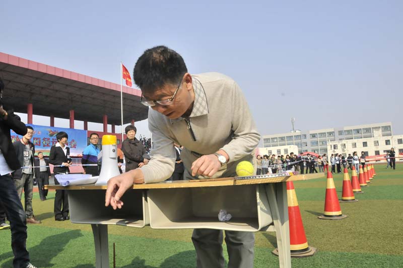 �o�ώ��m�����^���������������Ĳ������ڌW(xu��)Ժ�e�k�ĸ��(xi��ng)���w���(d��ng)�������Ǖ�(hu��)�������C������Ӱ���\(y��n)��(d��ng)��(hu��)�ϣ��o�ώ����ݵ����������Ȥζ������,���d����(g��)����һ�������㵸���ڌW(xu��)Ժ��ӭ�����(hu��)�У��o�ώ�Ҳ�����߸�һ��������(du��)����ğ����Ⱦ����߅��ÿһ��(g��)�ˣ��������������w�Ǹ����ı��X���옷����������������_�B(t��i)����