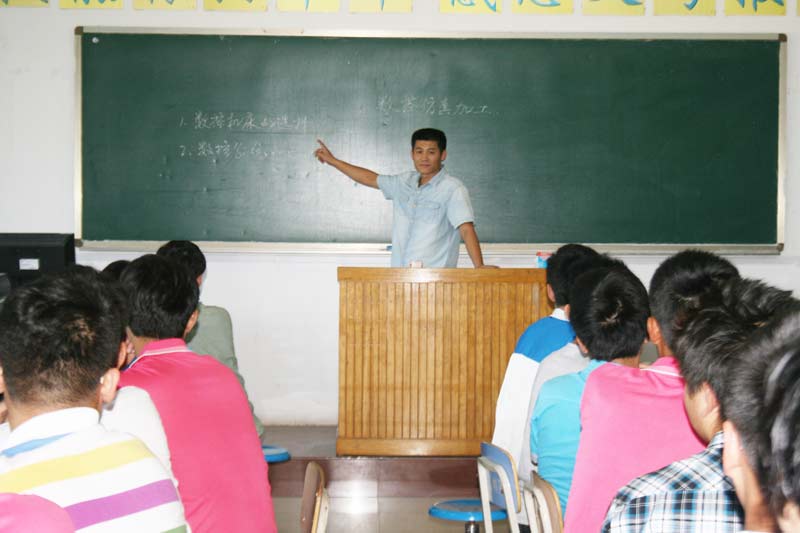 һ�����������c�̎��@���ИI(y��)�����ஔ(d��ng)��ą^(q��)�e�����e�ώ�����ͨ�^�̌W(xu��)���`������Լ��Ľ̌W(xu��)ˮƽ��ͨ�^��ʮ��Ĳ����������F(xi��n)���ѽ�(j��ng)��ԓУ�Cе����ϵ��һ���Ǹɽ̎��������W(xu��)���u�x�顰����ϲ�۵��ώ���������Փ�n�ϣ�