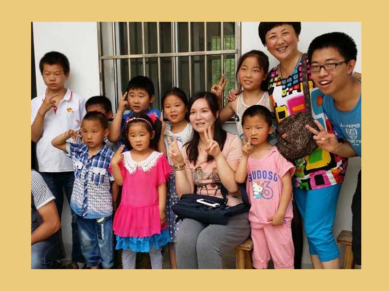 �T܊���Vӛ�����ű�С�W(xu��)�����̓����̎�������һλ߀���򶾰Y�������sһֱ��(ji��n)�ؽ̎���λ������ÿ��ȥ��͸������Ҫ��ʹ�ߺ��h(yu��n)��·�����ܾõ�܇���������T܊�f��������ȣ��Լ���(sh��)��̫�Ҹ������]�����ɲ�ȥ���f�@�ݡ��ۡ��������ҵă�(n��i)����̎��һֱ�Ђ�(g��)Ը�����k���Լ���ϣ��С�W(xu��)�������T܊��С�W(xu��)�ώ������ӂ���Ӱ��