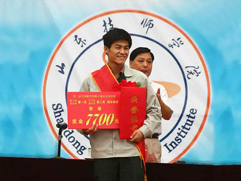 ���e��ɽ�|�����W(xu��)Ժ�Cе����ϵ��(sh��)�ؼӹ����I(y��)�̎����ӹ����Ĳ������߼������������ѽ�����֮������e�ώ��Ľ̽�ʮ����1998���W(xu��)���I(y��)��������һ����(sh��)�ؙC����������ͨ�^�Լ���׷���Ŭ���@�У��ܿ���ڔ�(sh��)�ؼӹ��ИI(y��)Ó�f������ȡ���˵�һ��ȫ����(sh��)�ؼ��ܴ�ِ�|��ِ�^(q��)��һ����2005�����M��ɽ�|�����W(xu��)Ժ���ɞ�һ����(sh��)�ؼӹ����I(y��)�̎���