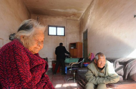 九旬母親隱深山照顧智障