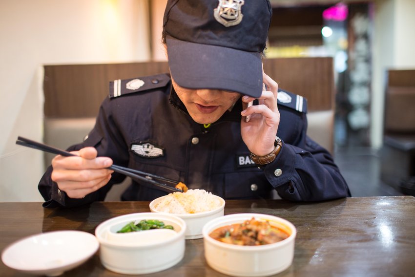 �°�������Ӻ��������С�Ե��c(di��n)��һ��12Ԫ�������u����������ӛ�ߴ��Ԓ���L����