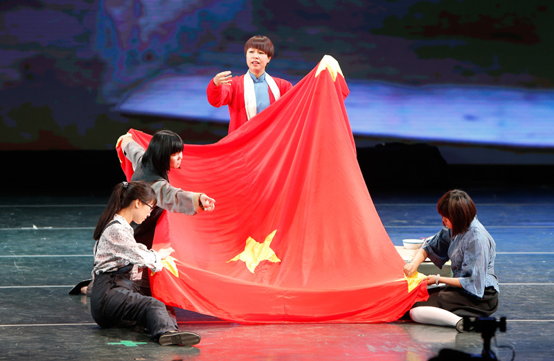 2013��5��23�գ�����؄����WУꖹ�̎����FչʾԒ������