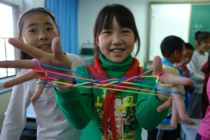 2012��9�£������г��P(gu��n)С�W(xu��)���Gɫ�Α��M(j��n)У�@�����