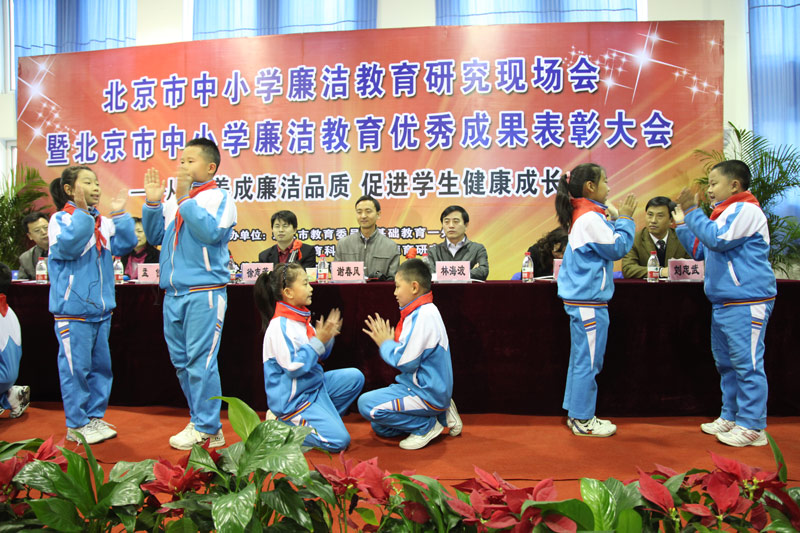 2011��11��15�������P(gu��n)С�W(xu��)�e�б�������С�W(xu��)���������о��F(xi��n)�����߱�������С�W(xu��)����������(y��u)��ɹ����ô��