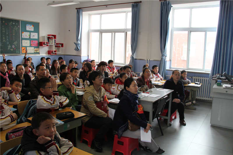 2015��4�� �W(xu��)У���_�����M(j��n)�n�� ���ܳ��L(zh��ng)�����L(zh��ng)�_���ջ��(d��ng)