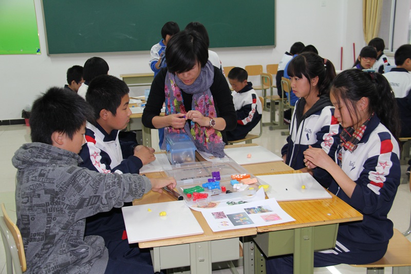 ��ɫ�n�̣�ܛ��С�M