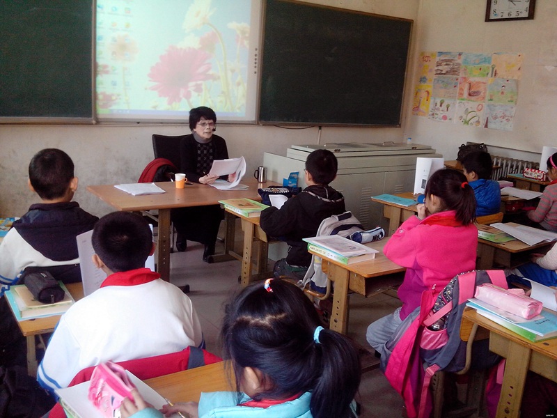 2014��3��5�ո��m���M����С�W(xu��)�������F��У�^(q��)�麢�ӂ����n