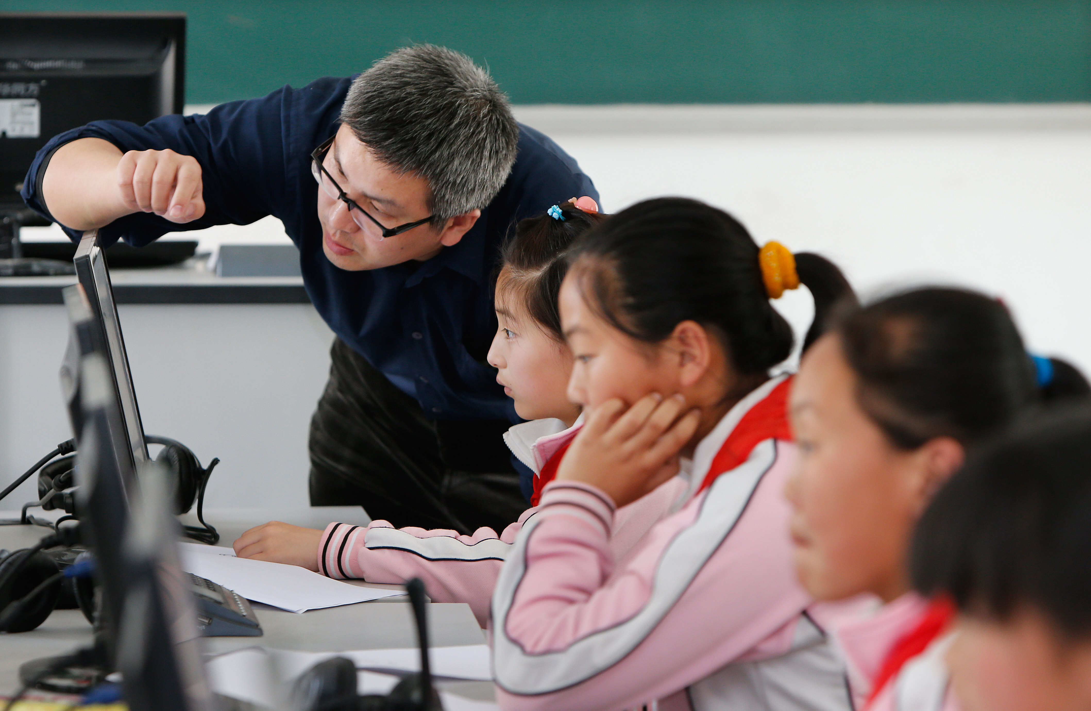 �Ƅ�(d��ng)�x�̾���l(f��)չ �����µ؈D�ݼ����f(w��n)�W(xu��)��   �������(l��i)�����ЏČ�(sh��)�H���l(f��)���ڽ������L(zh��ng)��Ҏ(gu��)���VҪ��������ԡ���ƽ����(y��u)�|(zh��)����(chu��ng)�����_(k��i)�š����������x��(w��)������(y��u)�|(zh��)����l(f��)չ��Ŀ��(bi��o)���΄�(w��)����������ȫ�����M(j��n)�׶������F(xi��n)�������k����M�����������֮�����eȫ��֮�������m(x��)�Ƅ�(d��ng)�x��(w��)������(y��u)�|(zh��)����l(f��)չ��     ����Ŀǰ�����^(q��)�hͨ�^(gu��)���ƌW(xu��)�^(q��)�����M���������F(tu��n)����Ⱥ���f(xi��)���^(q��)��(li��n)�˵ȷ�ʽ��(y��u)���^(q��)���YԴ�����L��һ�����Թ�ƽ����(y��u)�|(zh��)������������ġ����������µ؈D����׌�ϰ������ܵ��˽����C�ϸĸ�ļt������(sh��)��(j��)�@ʾ��ȥ����ȫ��С�W(xu��)�ͽ���W(xu��)�ı����_(d��)92.26%�����оͽ���W(xu��)�����_(d��)77.64%�����꣬ȫ���x��(w��)�����A�ξͽ���W(xu��)����߀���@����������С�W(xu��)���ڼ��T(m��n)�ھ����Ϻþ���W(xu��)��[Ԕ��(x��)]