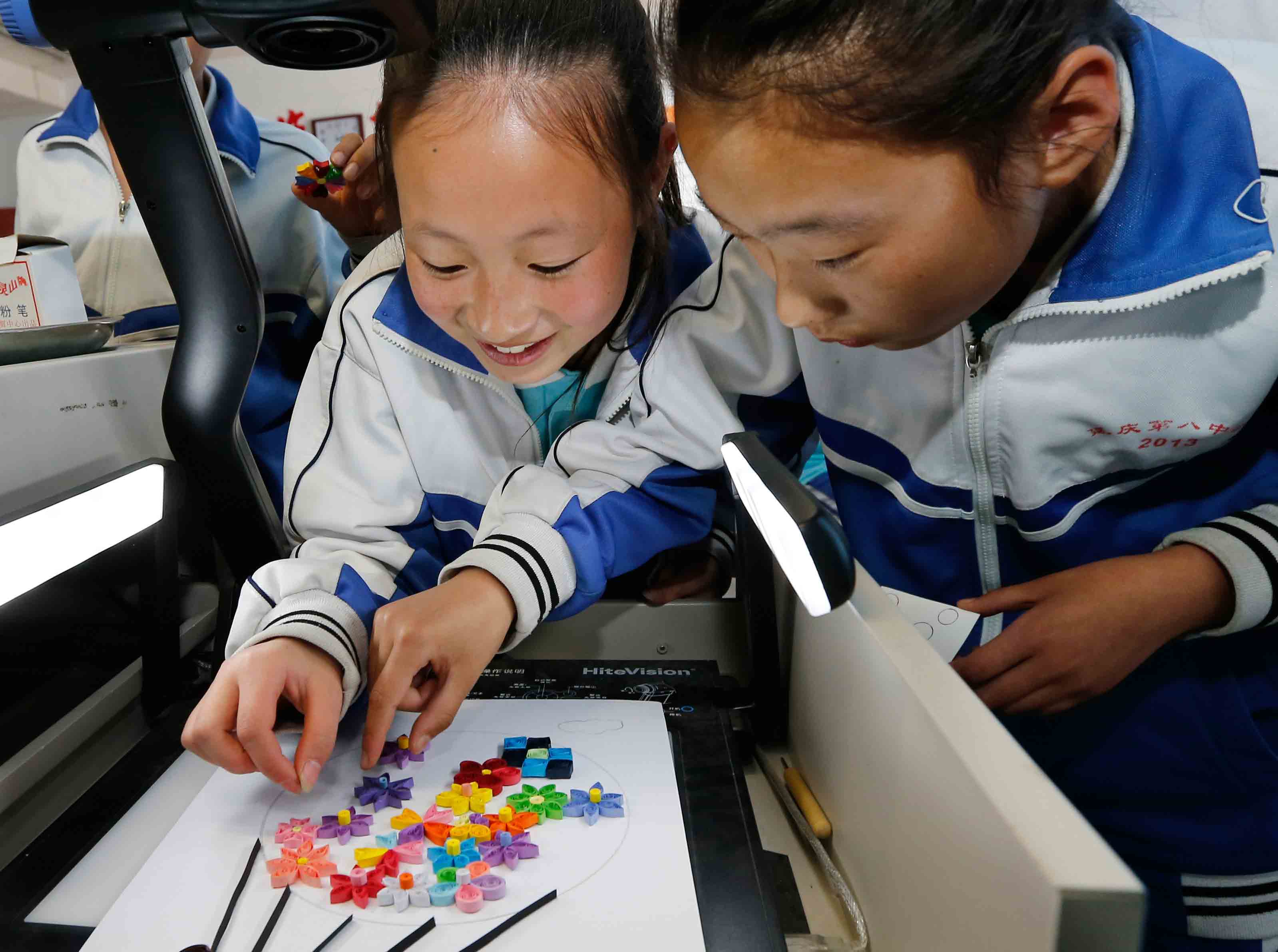 �������M(j��n)������(y��u)�|(zh��)���� �Ą�(l��)��(y��u)�|(zh��)У�ӹܱ���У    �����(l��i)�������h��������(gu��)��(w��)Ժ�ěQ�߲�����ί���������߶���ҕ���y(t��ng)�I���M(j��n)�x��(w��)�����I(l��ng)��C�ϸĸ�������Ӵ�ĸ����Ⱥ������ȡ�����@����Ч��Ŀǰ�����^(q��)�h�ѽ�(j��ng)��(sh��)�F(xi��n)�x��(w��)������������l(f��)չ��Ŀ��(bi��o)������ÝM������Ⱥ���������L(zh��ng)�ă�(y��u)�|(zh��)������������؞���䌍(sh��)����(gu��)��(w��)Ժ�P(gu��n)���������M(j��n)�x��(w��)��������l(f��)չ����Ҋ(ji��n)���͡����������L(zh��ng)�ڽ����ĸ�Ͱl(f��)չҎ(gu��)���VҪ��2010��2020�꣩������׶������I(l��ng)��C�ϸĸ���ȫ����߱����x��(w��)�����k�W(xu��)ˮƽ�ͽ����|(zh��)�����F(xi��n)�����M(j��n)�x��(w��)������(y��u)�|(zh��)����l(f��)չ���������Ҋ(ji��n)��[Ԕ��(x��)]