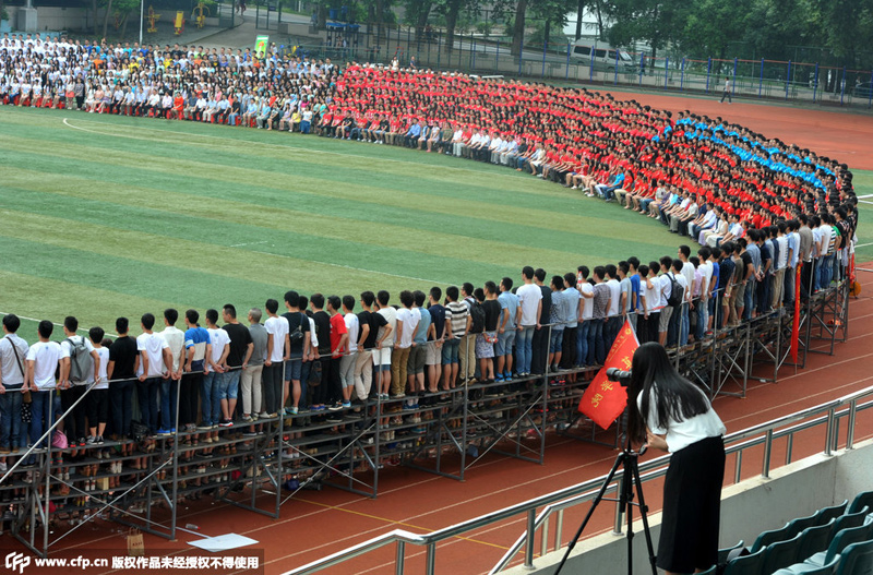 �A�Ў�����W(xu��)���������I(y��)����ԓУ����w���^�و����Ĕz��4500�����I(y��)��վ�ڴ�����F����������һ���돽�s45�׵ĈA���M(j��n)�Ю��I(y��)��Ӱ��