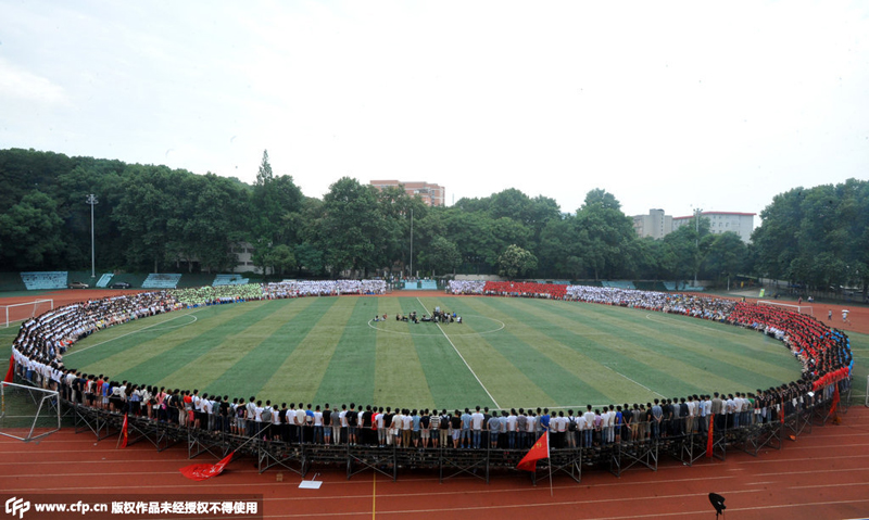 �A�Ў�����W(xu��)���������I(y��)����ԓУ����w���^�و�(ch��ng)���Ĕz��4500�����I(y��)��վ�ڴ�����F����������һ��(g��)�돽�s45�׵ĈA���M(j��n)�Ю��I(y��)��Ӱ��