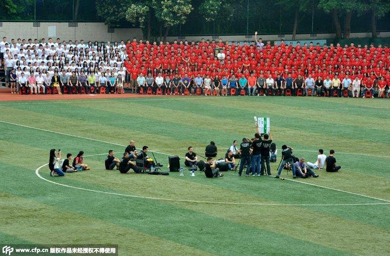 �A�Ў�����W(xu��)���������I(y��)����ԓУ����w���^�و����Ĕz��4500�����I(y��)��վ�ڴ�����F����������һ���돽�s45�׵ĈA���M�Ю��I(y��)��Ӱ��