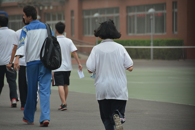 �����M����