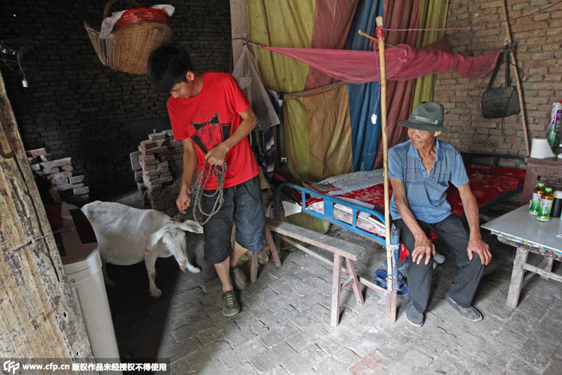 ���˱���ɽ��͵��ɽ�����һ��˯������ 