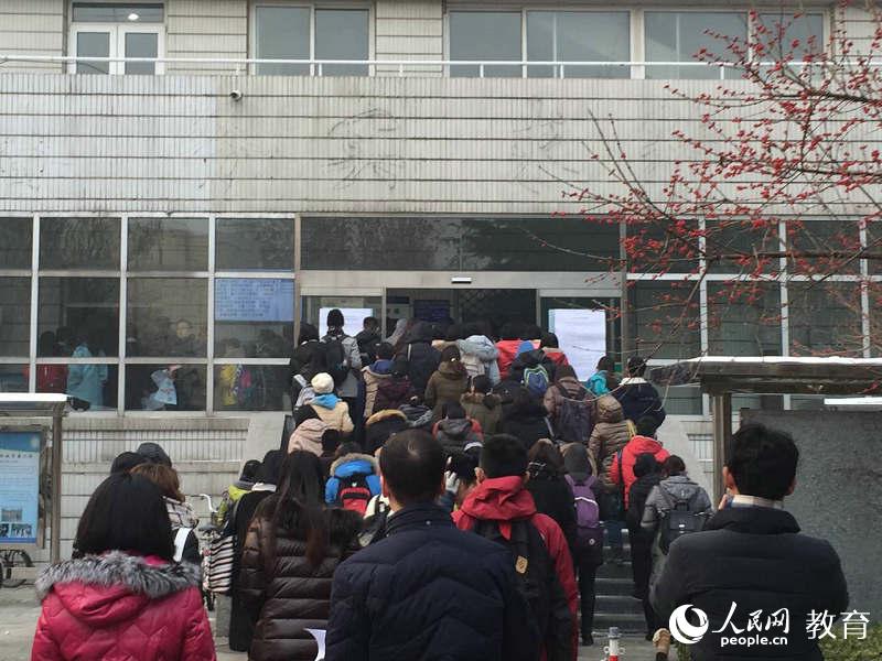 ����������