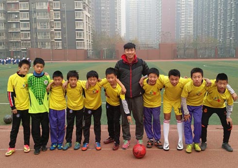 �����������E���P(gu��n)�I�����   �����������T�������˰����W(xu��)ǰ���桱��С�W(xu��)�����������С����������С�����̡��ߡ�����W(xu��)���¡��ġ������E�������ĸ�ԭ�t����(zh��n)�����W(xu��)��ʽ���W(xu��)��(x��)��ʽ����ԇ��(n��i)�ݡ������ƶ����YԴ���õȶ෽�挦��(d��ng)�½������B(t��i)�M(j��n)������ĸ�Lԇ���Ķ��M���ܽ����߂�(g��)�Ի��Ľ���������   �����o�Ɇ����������E���Ĺ����������B(y��ng)�����D(zhu��n)�����غ��ӵĳ��LҎ(gu��)�����Ćμ�վ�ڽ����߽Ƕ��ƶ��̌W(xu��)�����D(zhu��n)����ҕ�ܽ����߂�(g��)�����Ą�(l��)��������^��ֵ�ÿ϶������P���J(r��n)�����ڞ鱱���������T�c(di��n)ٝ��ͬ�r(sh��)����(y��ng)��(d��ng)��δ�����w�ĸĸ��ʩ�������o˼����֔(j��n)���O(sh��)Ӌ(j��)��Ҫ����Ū���Q���y(t��ng)ģʽ����Щ��Ҫ��[Ԕ��(x��)]