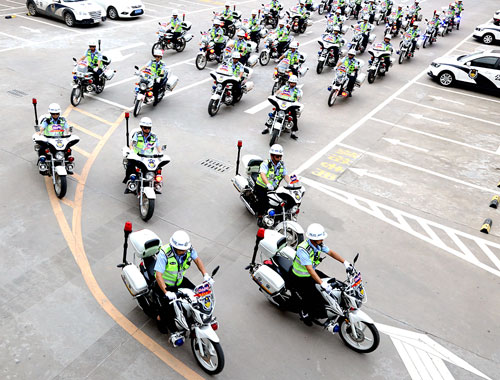 圖為6月4日,陜西省渭南市公安局交警支隊(duì)臨渭大隊(duì)摩托車愛心護(hù)考小分隊(duì)整裝待發(fā)。