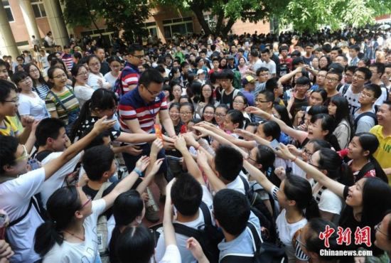 �ؑcһ�ЌW(xu��)�ώ��l(f��)�߿��t���鿼������ 6��6�����ؑc�����ЌW(xu��)����7���8��İ����Ξ�ÿ��(g��)�W(xu��)����(zh��n)����6Ԫ�ĸ߿��t�����Դ˞鿼��������ϣ��ÿ��(g��)�������ܿ����óɿ�(j��)��