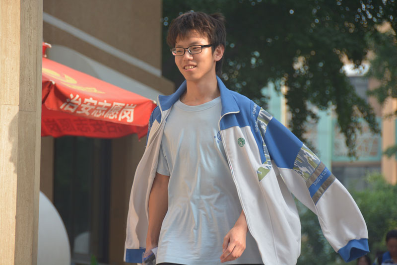 考完了,”未來將因你們而生!“