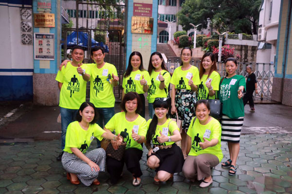  �V����8�����磬������2��ļ��L��Ԯ�F(tu��n)�����y(t��ng)һ�ğɹ�G���b����ǰ�N�˸߿����ٵļ������ڿ�����Ⱥ��ӡ������t� ���|�� �z��