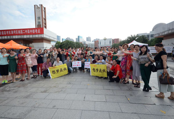 �����߿���Ҫ��Ŀ�Ŀ�ԇ��������17�r(sh��)ȫ���Y(ji��)�����ϲ����еČW(xu��)�����L(zh��ng)���԰l(f��)�ڌW(xu��)У�T(m��n)ǰ�[���������x�ώ���(du��)���ӵ����B(y��ng)�����r(sh��)��/�z��