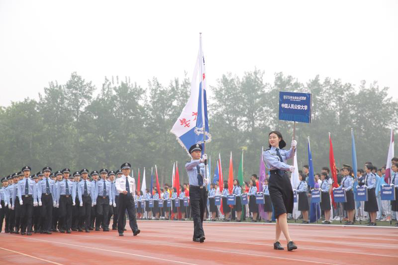 首都高等學(xué)校第56屆學(xué)生田徑運(yùn)動(dòng)會(huì)開(kāi)幕。蔡赫 攝