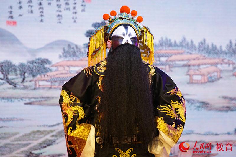 北京燈市口小學(xué)優(yōu)質(zhì)教育資源帶第二屆京劇社團(tuán)專場演出。吳晨 攝