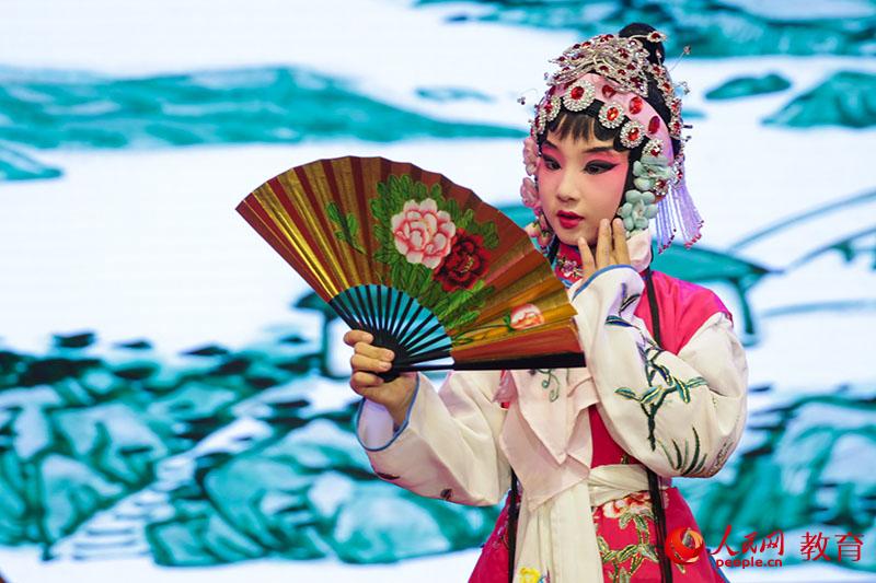 北京燈市口小學優(yōu)質(zhì)教育資源帶第二屆京劇社團專場演出。吳晨 攝