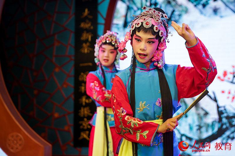 北京燈市口小學優(yōu)質(zhì)教育資源帶第二屆京劇社團專場演出。吳晨 攝
