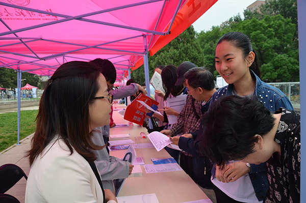 ����������е�ͬ�W(xu��)�������k�ώ��˽��п������� �ؼ�ꑔz