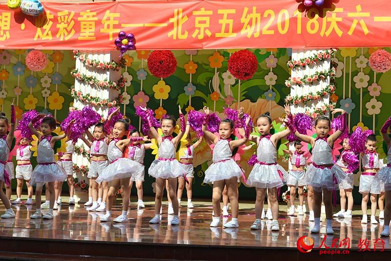 六一國際兒童節(jié)來臨之際，北京市第五幼兒園以“啟迪夢想、炫彩童年”為主題，舉行親子科技嘉年華活動。熊旭 攝