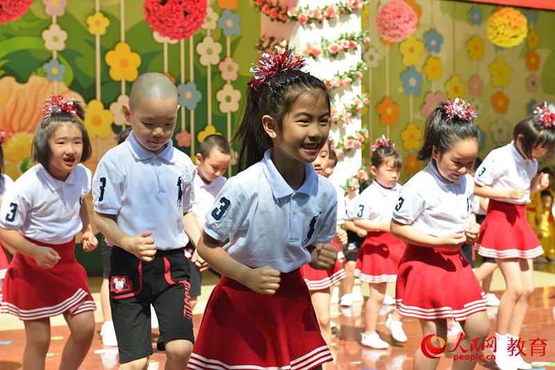 六一國際兒童節(jié)來臨之際，北京市第五幼兒園以“啟迪夢想、炫彩童年”為主題，舉行親子科技嘉年華活動。熊旭 攝