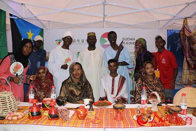 嘉年華現(xiàn)場(chǎng)的蘇丹展位