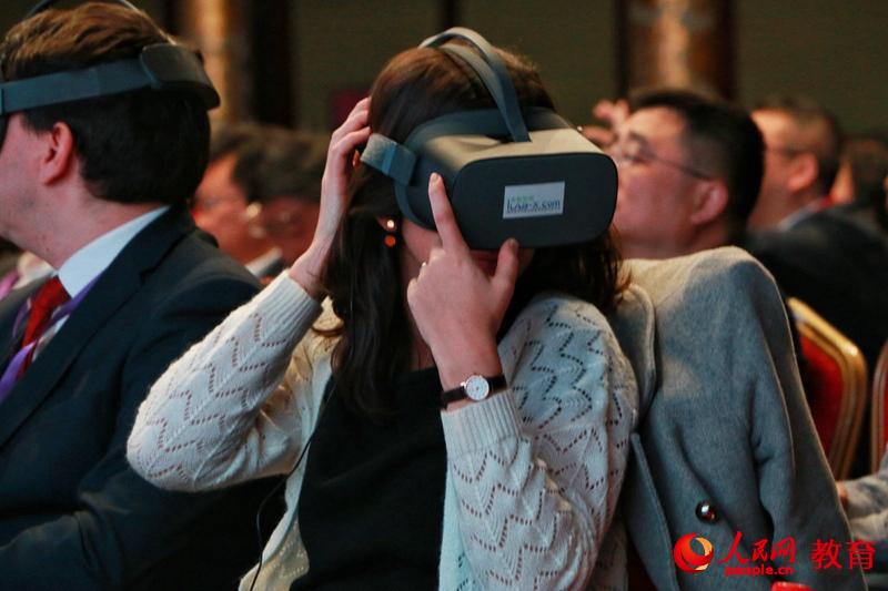 �c��(hu��)�I(l��ng)��(d��o)�����ҵȬF(xi��n)���w�(y��n)̓�M���漼�g(sh��)���zӰ�R�o