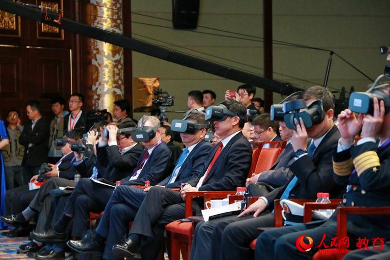 �c���I�������ҵȬF(xi��n)���w�̓�M���漼�g(sh��)���zӰ�R�o