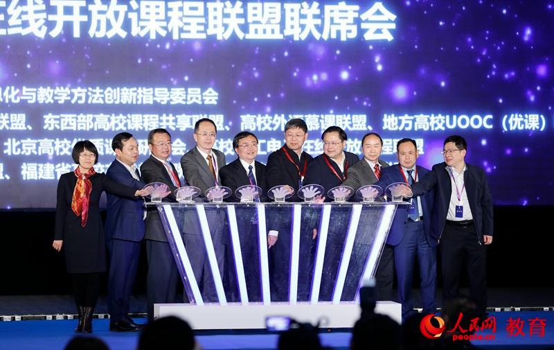 ����У�ھ��_���n��(li��n)��(li��n)ϯ���������xʽ�F(xi��n)���D���zӰ�Ε��w