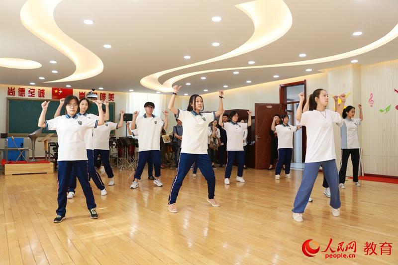 �������g(sh��)�W(xu��)Ժ���ٌ�(sh��)�(y��n)�W(xu��)У��ʿ�����n�ìF(xi��n)��(ch��ng) �R�o/�z