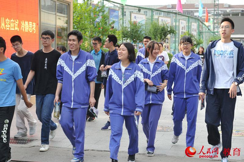 考完之后原來是這麼輕鬆。 熊旭 攝