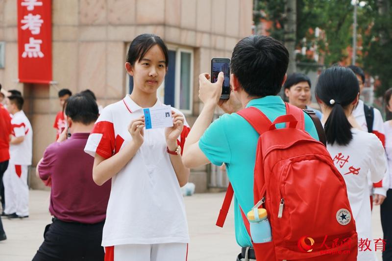 �˴��п��c(di��n)ǰ�����L�麢�������������R�o �z