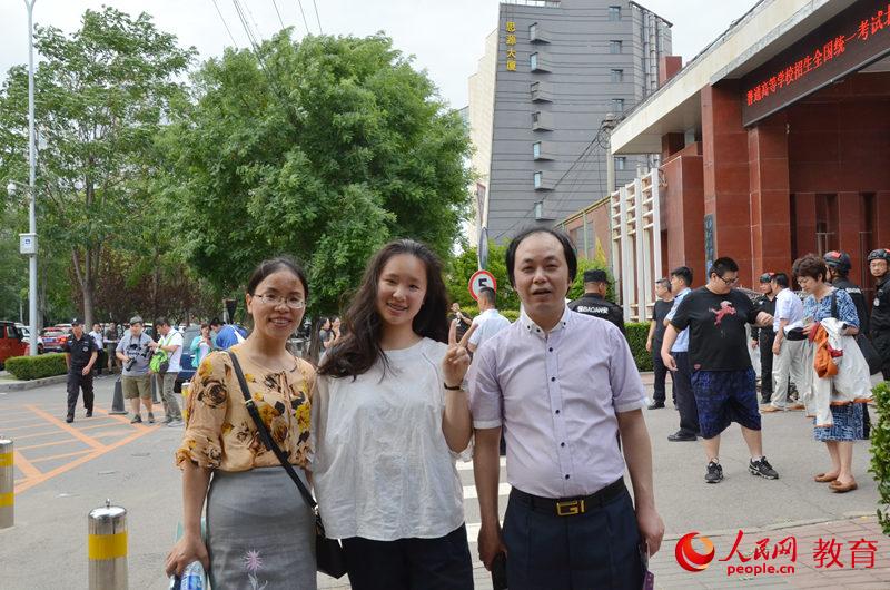 ��ĸ�c�Y(ji��)���߿����̵�Ů���ڿ��c��Ӱ���� ������/�z