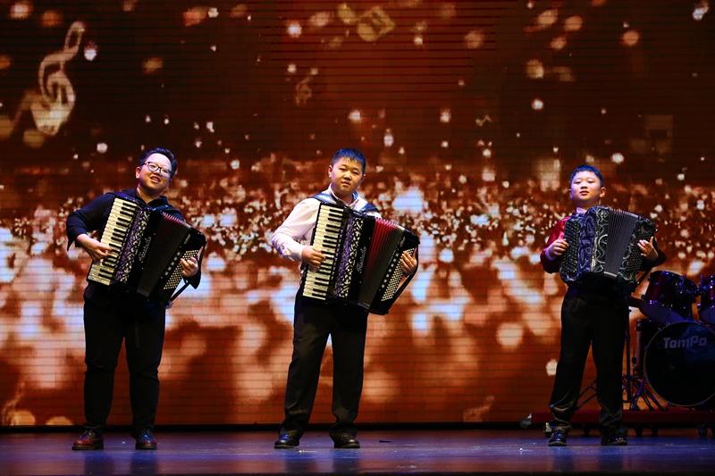 音樂串燒節(jié)目《共同成長》 朱博/攝