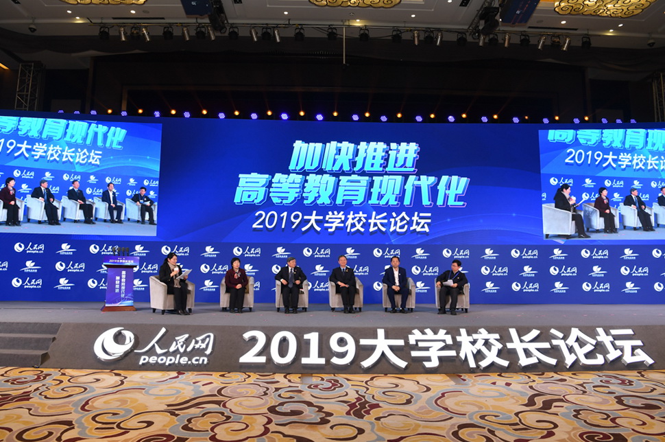 ����֪����W(xu��)��У�L(zh��ng)���@���ߵȽ����F(xi��n)�������y�}�c�ƽ�֮�����h�}չ�_(k��i)�˼��ҵ�ӑՓ�����zӰ��������