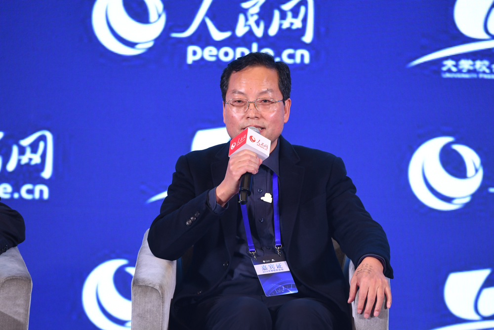 咸陽師范學(xué)院校長舒世昌。