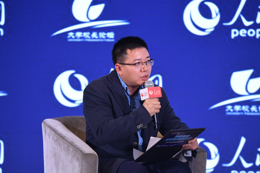 人民網(wǎng)教育頻道主持人熊旭。