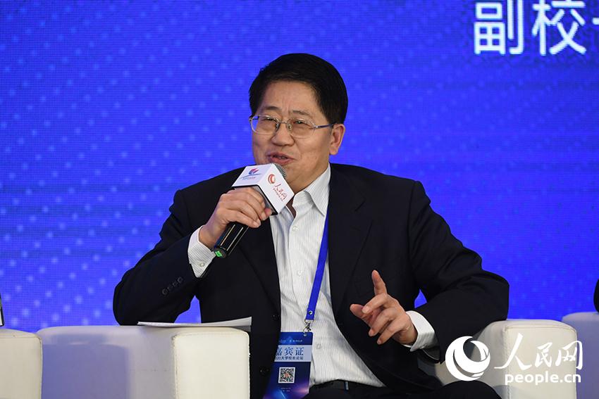 山東財(cái)經(jīng)大學(xué)副校長(zhǎng)張書學(xué)。人民網(wǎng)記者 翁奇羽 攝