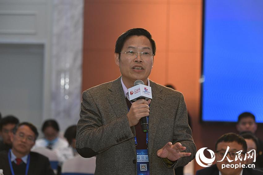 廣東開放大學黨委書記羅海鷗。人民網(wǎng)記者 翁奇羽 攝