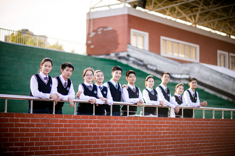 ���Kʡ��һ�ЌW(xu��)������һ�F(tu��n)����ɢ���M�������P(y��ng)��׷������(d��ng)�r�����W(xu��)У���D��